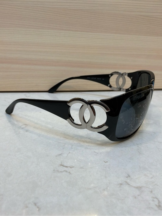 CHANEL Vintage Y2K Oversized Sunglasses 6014 main image 8
